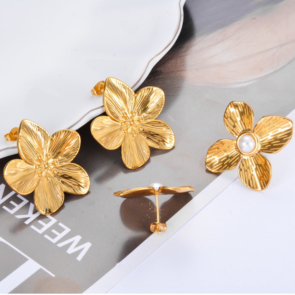 Glam Flower Pearl Ear Studs