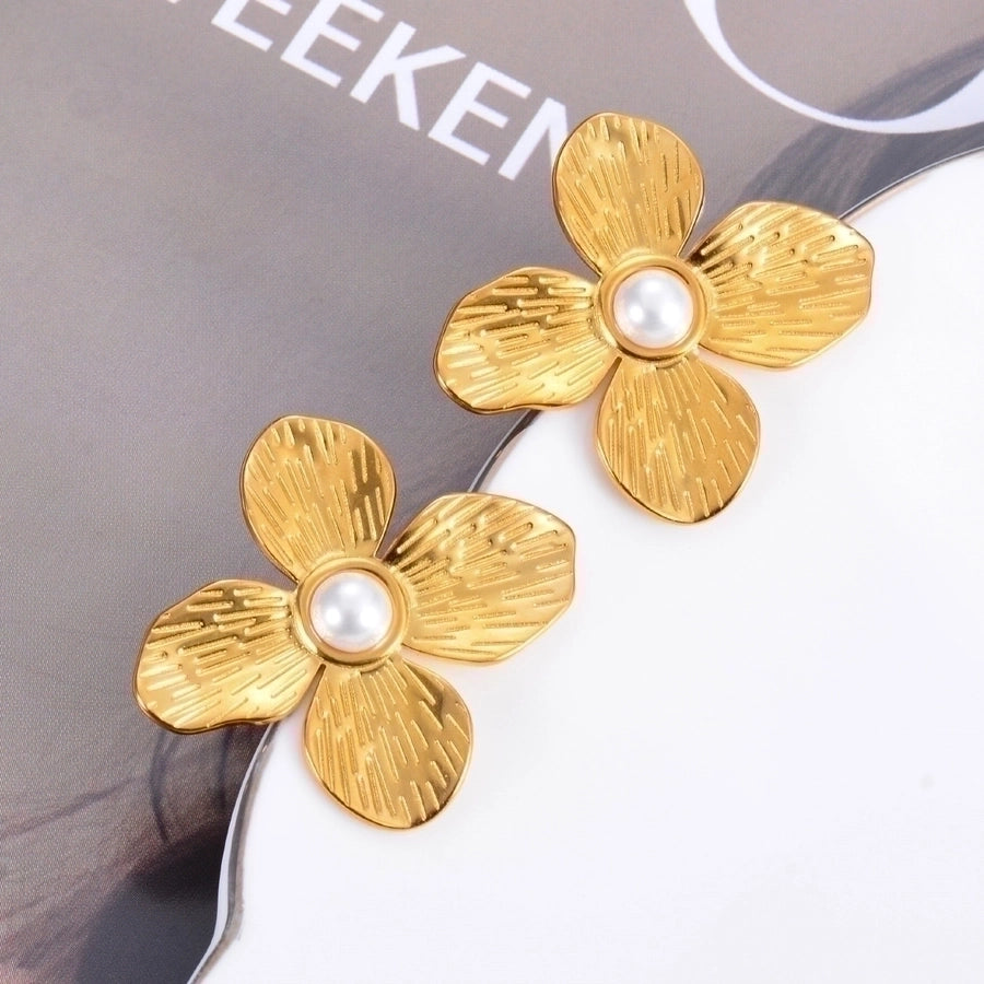 Glam Flower Pearl Ear Studs