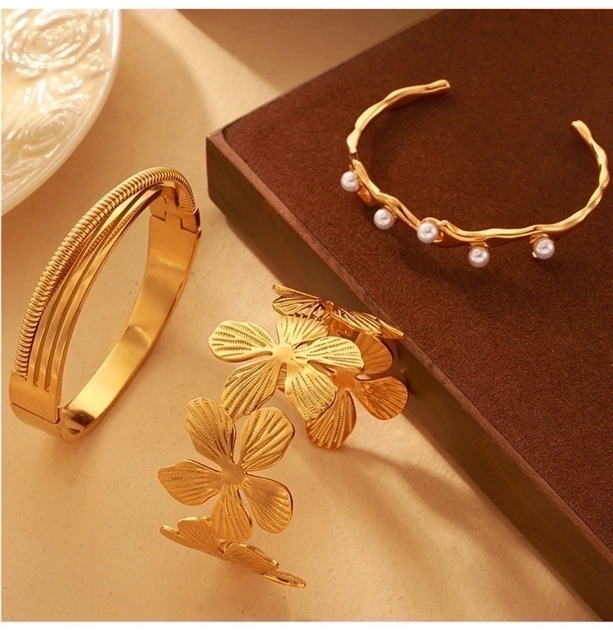 Aesthetic Flower Petal 18K Gold Plated  Bangle