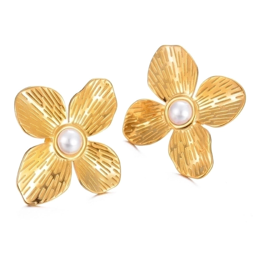 Glam Flower Pearl Ear Studs