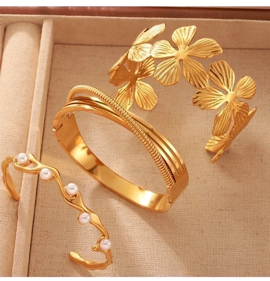 Aesthetic Flower Petal 18K Gold Plated  Bangle